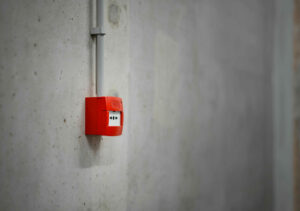 Quels établissements doivent impérativement posséder un équipement d'alarme incendie ?